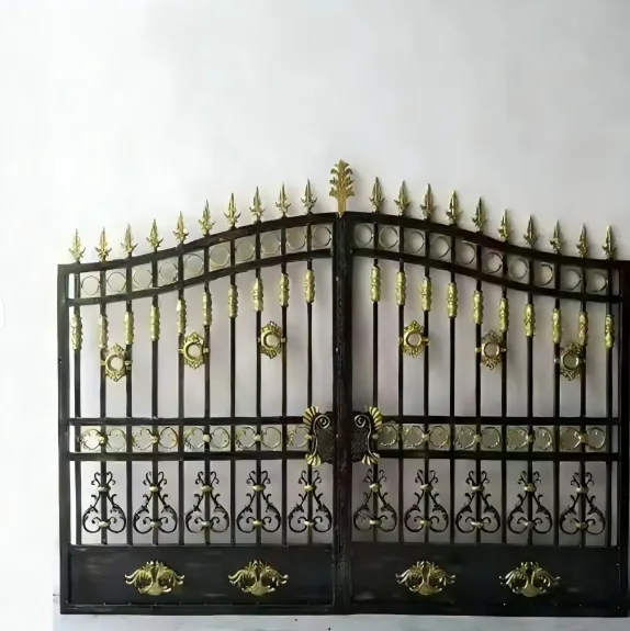 Portail fer forgé Cluny, fleurons et bagues dorés