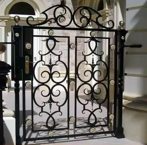 Portillon fer forgé Èze, deux vantaux et rosettes laiton
